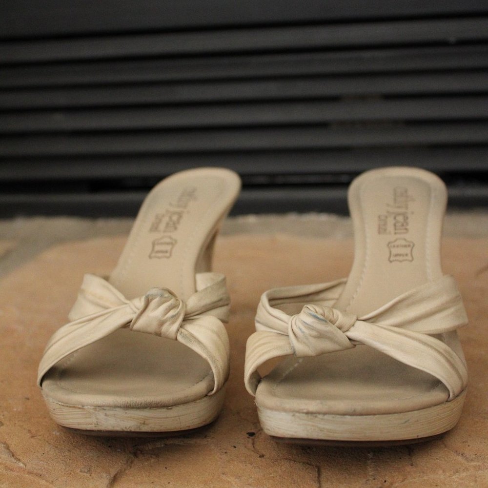 Cathy Jean Cream Heel